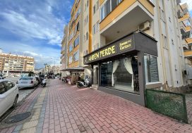 Магазин 80 м2 на центральной улице Ататюрка в Махмутларе, Аланья