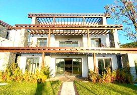 Квартира с садом 3,5+1 в Benim Kentim, Армутлу, Ялова