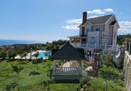 Вилла 7+2 с садом и видом на море в Инжекум, Аланья