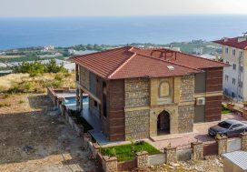 Вилла 4+1 с бассейном и видом на море в Инжекум, Аланья