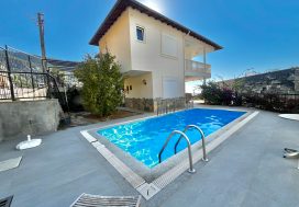 Вилла 3+1 с бассейном и видом на море в Бекташ, Аланья