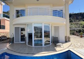 Вилла 3+1 с бассейном в Кестель, Аланья