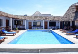 Продается отель с бассейном 12 bedroom на Занибаре, пляж Нунгви